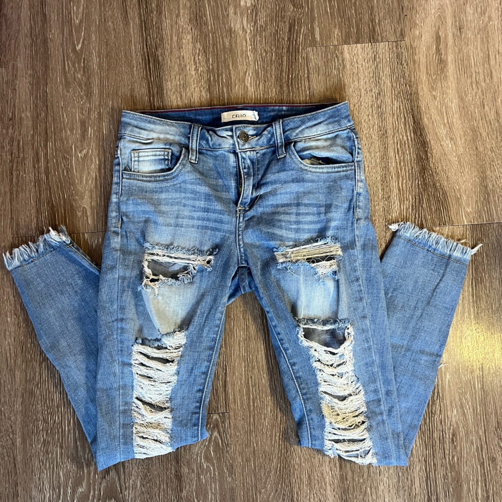 Ripped skinny jeans